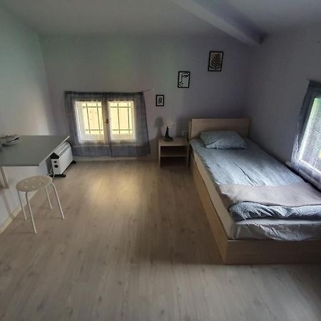 Стаи За Гости Sun House Appartamento Varna Esterno foto