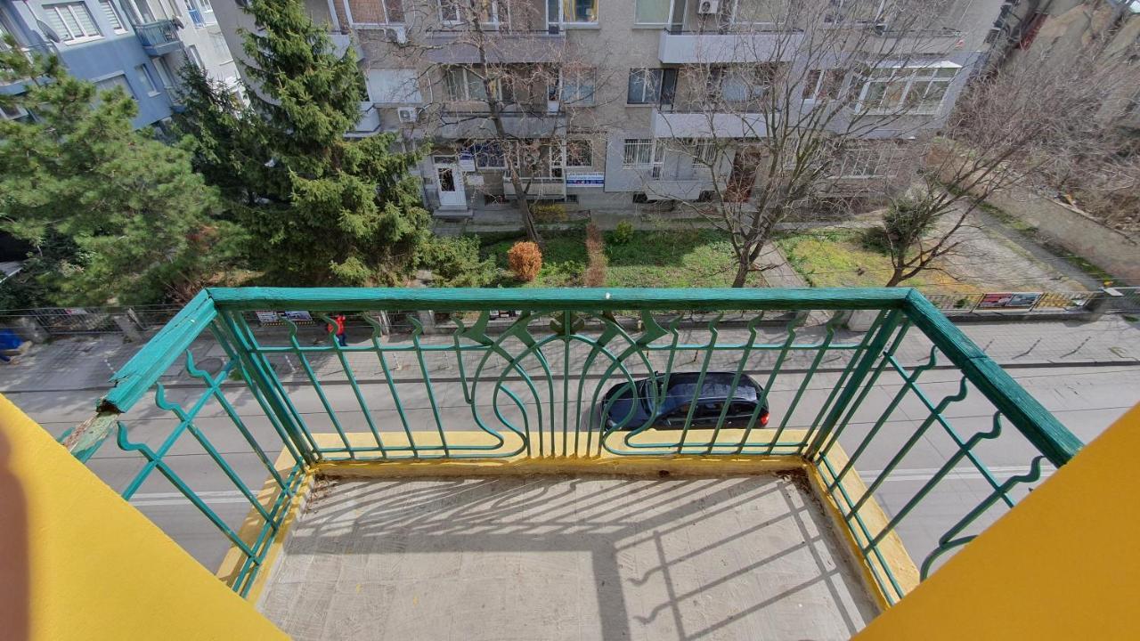 Стаи За Гости Sun House Appartamento Varna Esterno foto