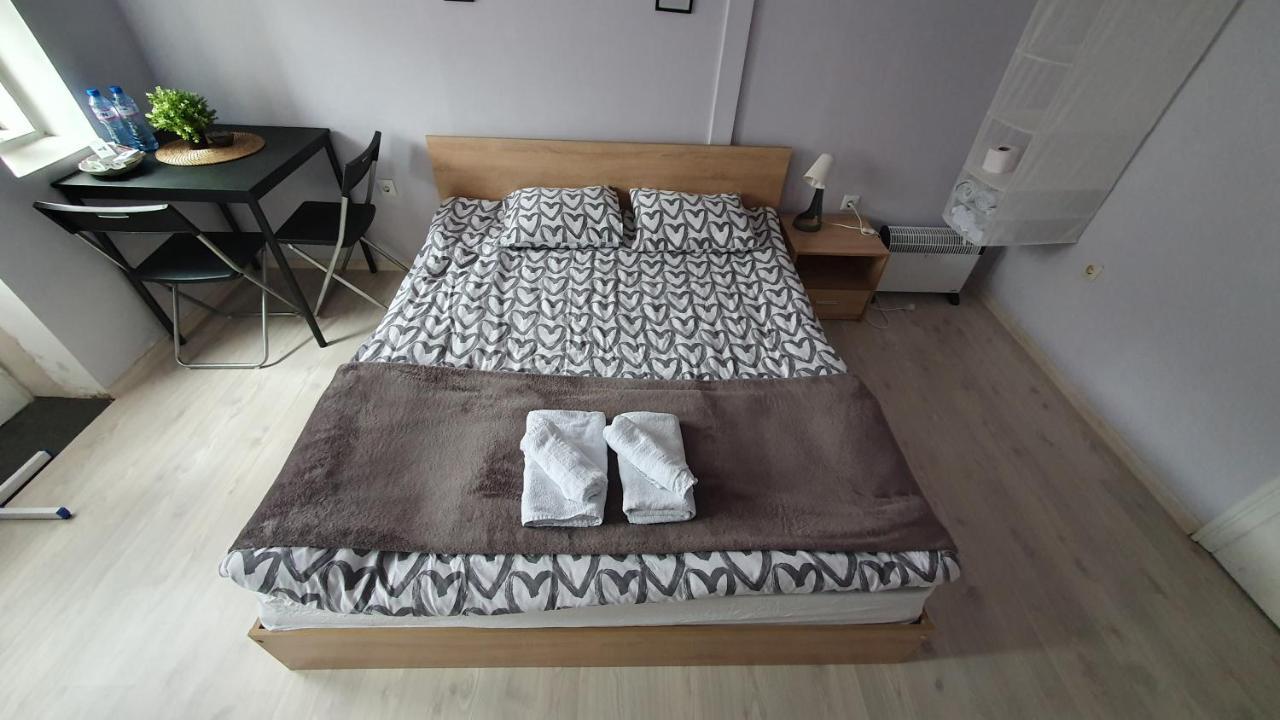 Стаи За Гости Sun House Appartamento Varna Esterno foto