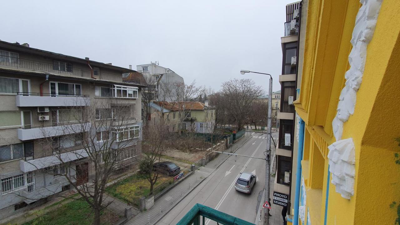Стаи За Гости Sun House Appartamento Varna Esterno foto
