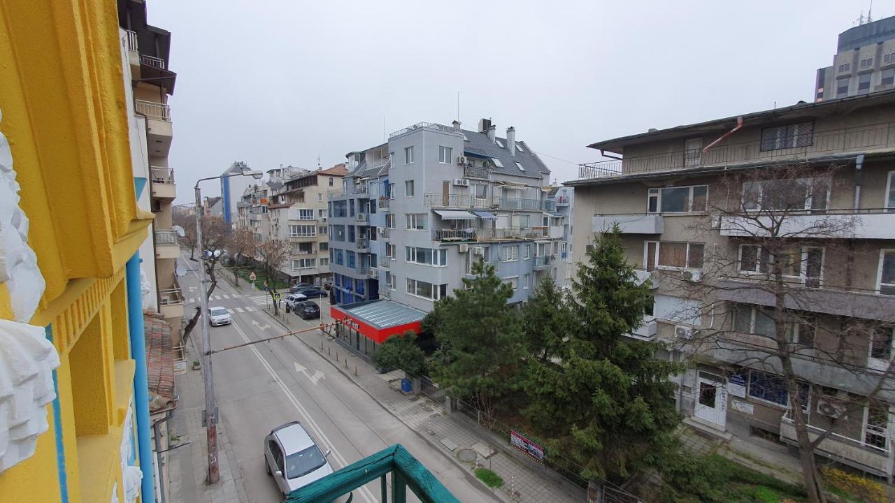 Стаи За Гости Sun House Appartamento Varna Esterno foto