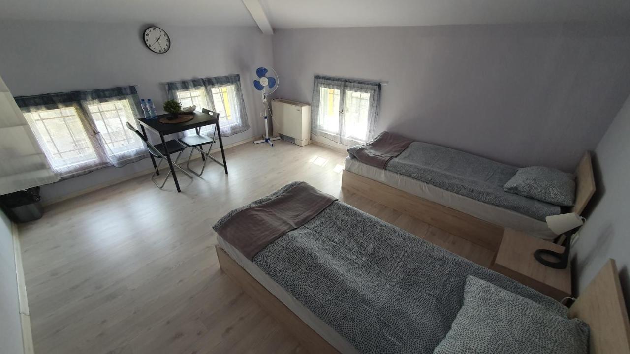 Стаи За Гости Sun House Appartamento Varna Esterno foto