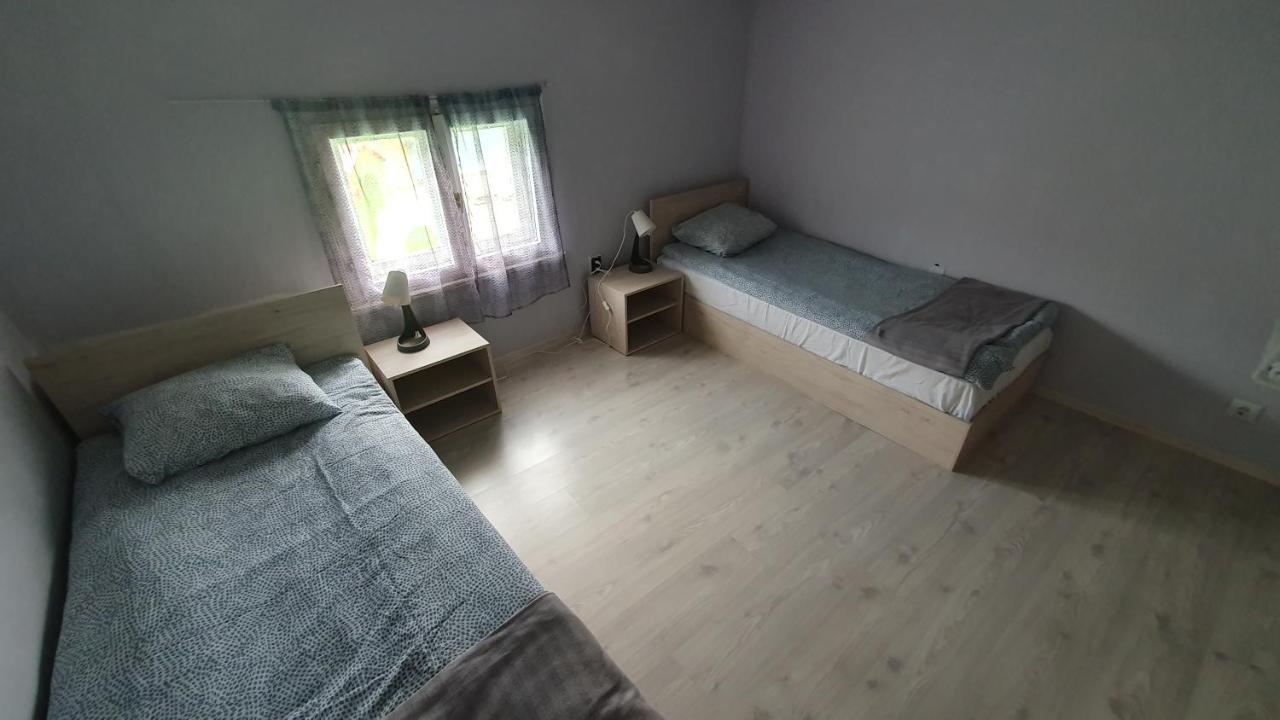 Стаи За Гости Sun House Appartamento Varna Esterno foto
