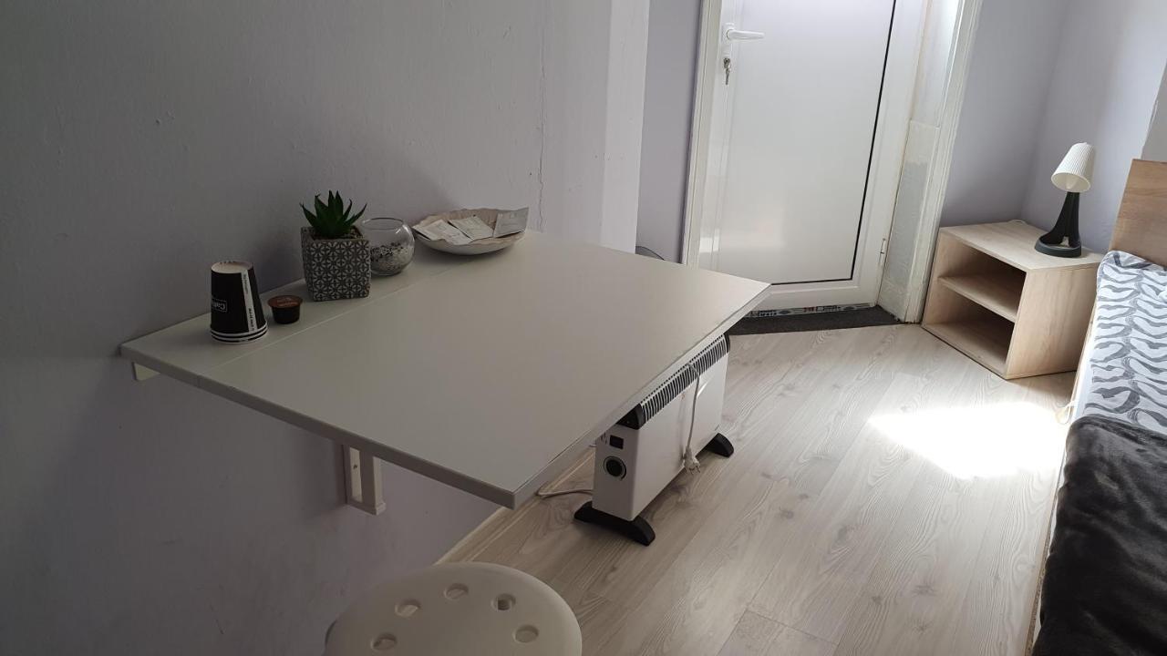 Стаи За Гости Sun House Appartamento Varna Esterno foto