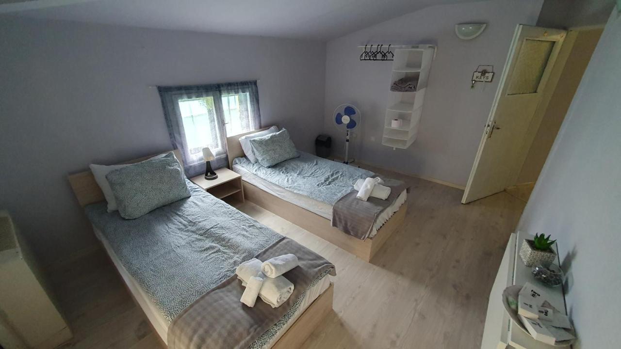 Стаи За Гости Sun House Appartamento Varna Esterno foto