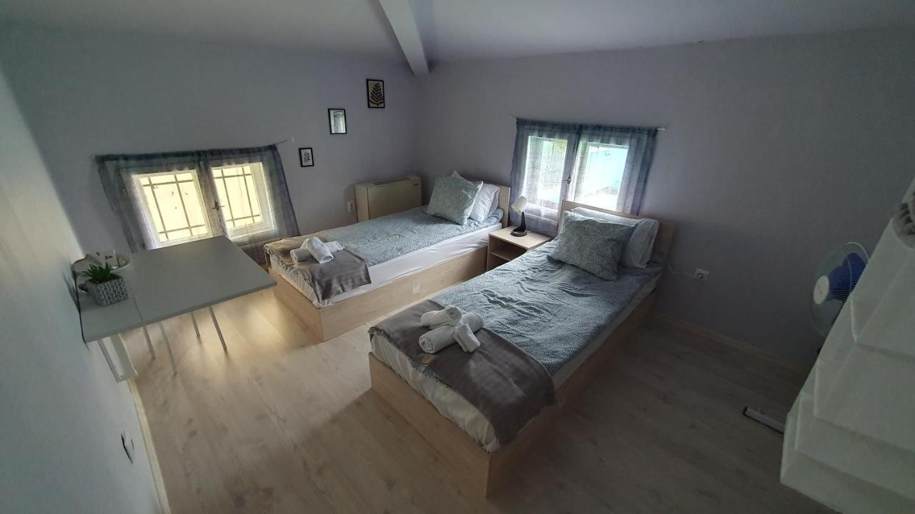 Стаи За Гости Sun House Appartamento Varna Esterno foto